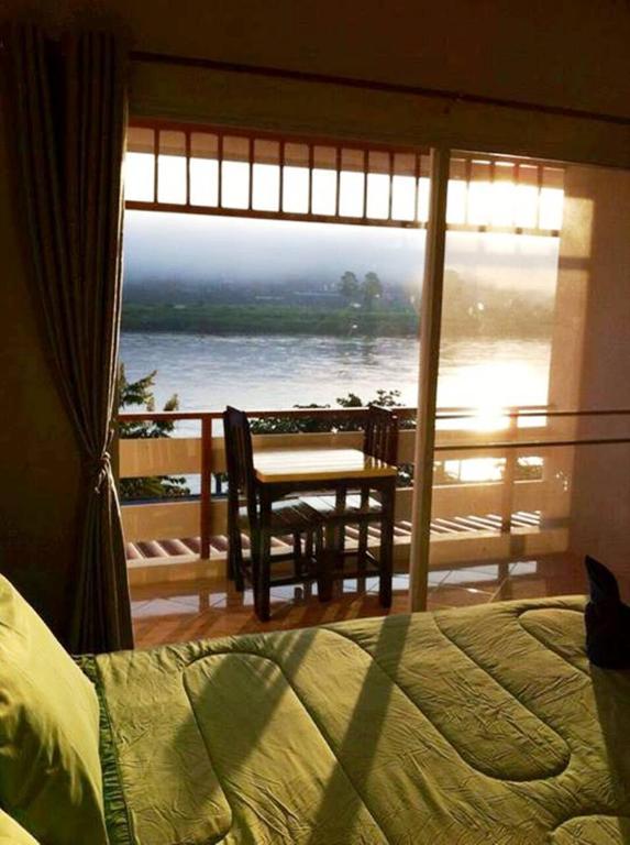 Day Waterfront Hotel Чианг Кхонг Экстерьер фото