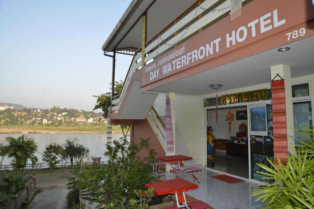 Day Waterfront Hotel Чианг Кхонг Экстерьер фото